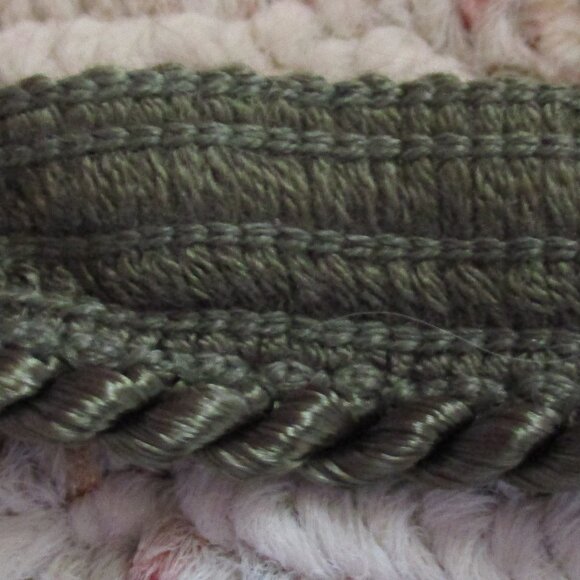 4 yds. Continuous 3/4 " Olive Green Twist Cord Rope Trim w/Lip Pipping Trim - Picture 1 of 2